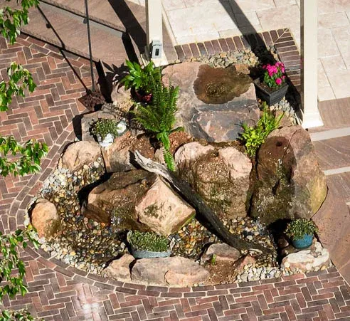 Landscape lighting around a paver patio